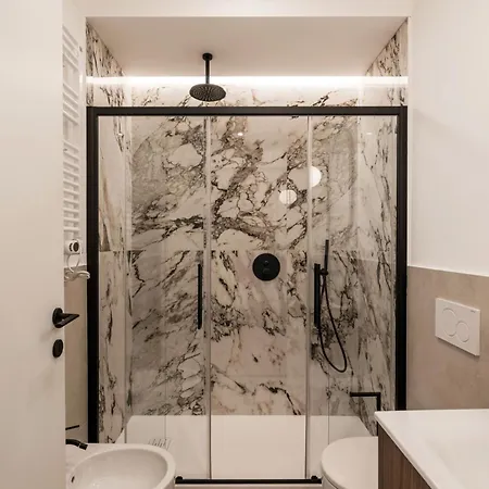 The Rent - Spacious Three-bedroom Flat In The San Giovanni Area *