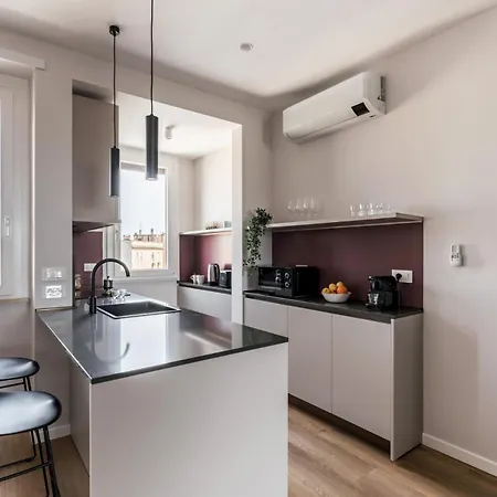 The Rent - Spacious Three-bedroom Flat In The San Giovanni Area Apartmán Řím