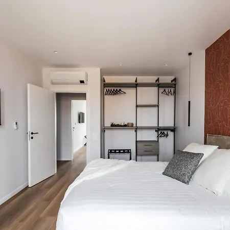 The Rent - Spacious Three-bedroom Flat In The San Giovanni Area * Roma