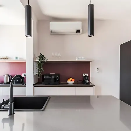 The Rent - Spacious Three-bedroom Flat In The San Giovanni Area