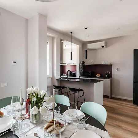 The Rent - Spacious Three-bedroom Flat In The San Giovanni Area Appartamento