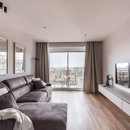The Rent - Spacious Three-bedroom Flat In The San Giovanni Area Appartamento Roma