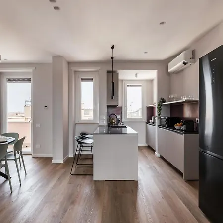 The Rent - Spacious Three-bedroom Flat In The San Giovanni Area Roma