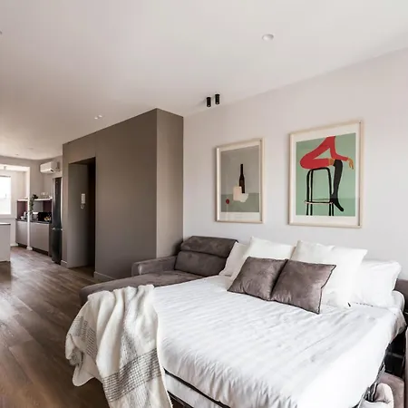 The Rent - Spacious Three-bedroom Flat In The San Giovanni Area * Roma